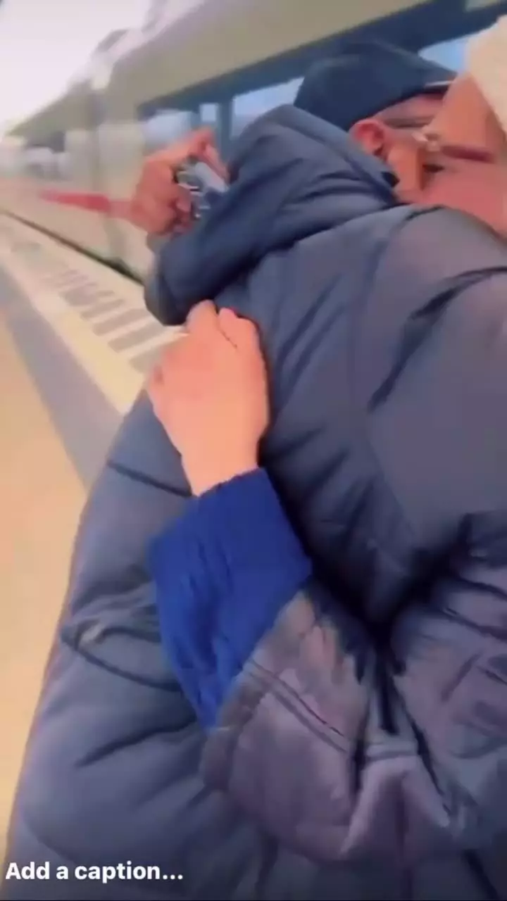 دیدار احساسی گوهر خیراندیش و پسرش در فرانکفورت