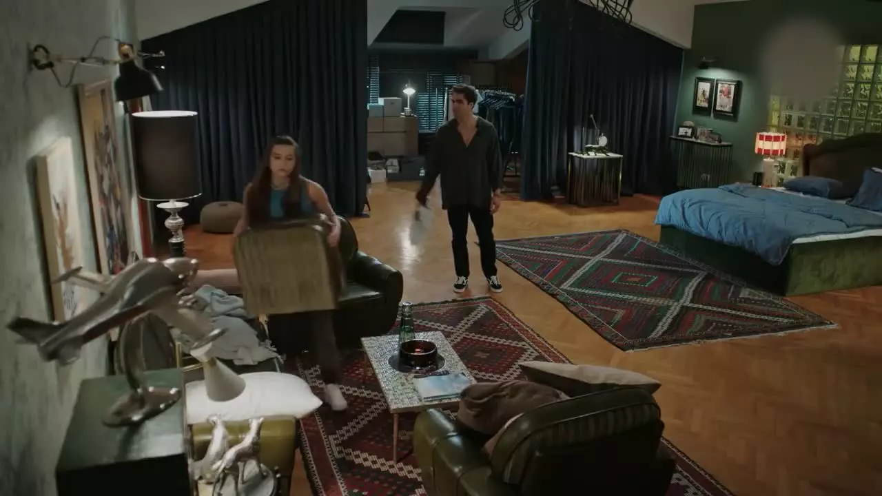 سریال چشم چران عمارت فصل۱قسمت۱۰