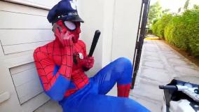 مردعنکبوتی نبرد و اسپایدرمن دوستی بچه ها قهرمان ها در دنیای واقعی مرد عنکبوتی