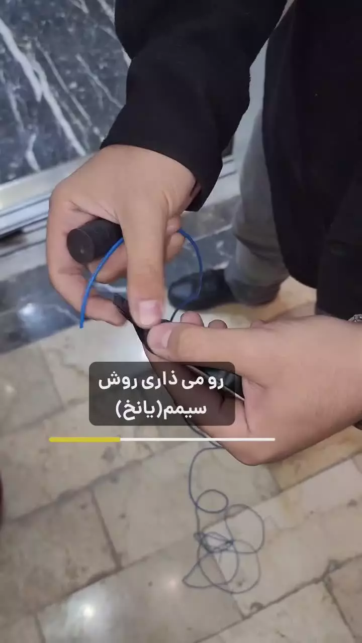 درآوردن کلید از چاله آسانسور