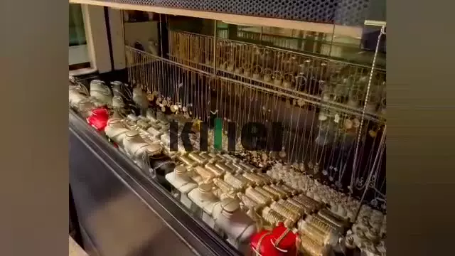 گاوصندوق آسانسوری: جادوی امنیت و آسایش برای طلافروشی‌ها!