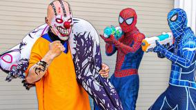 کارتون مرد عنکبوتی روی موتور سیکلت :: ابرقهرمانان با موتورهایشان