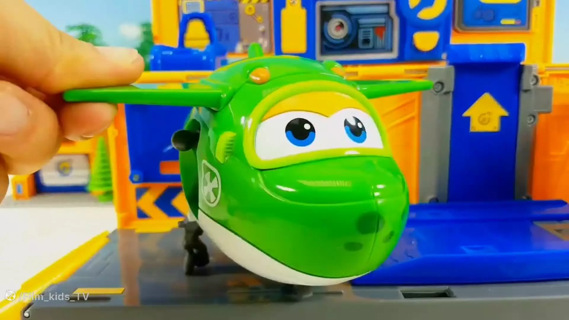 کارتون ماشین بازی کودکانه تریلی بزرگ و ماشین های پلیس رنگی