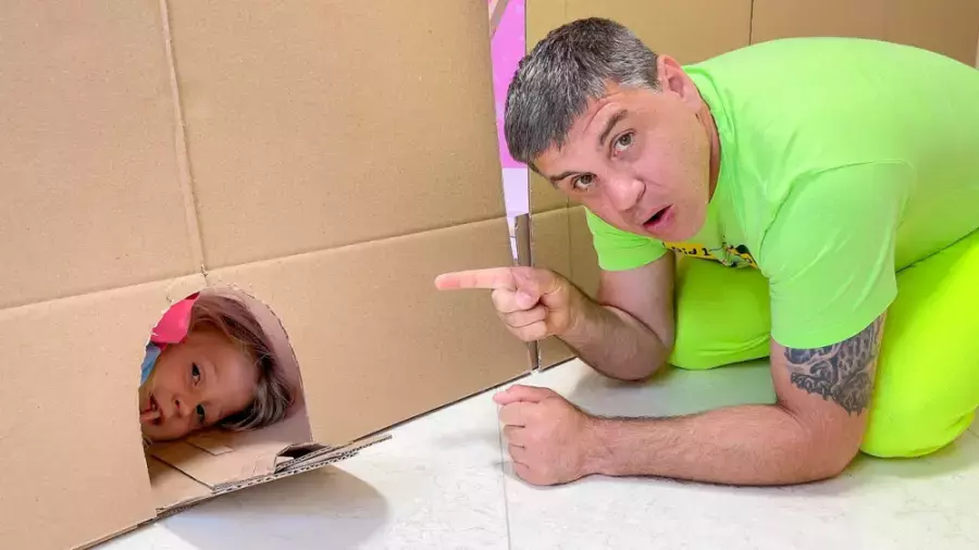 برنامه کودک ناستیا و بابایی دوبله فارسی | ناستیا و قایم موشک بازی خنده‌دار! ️