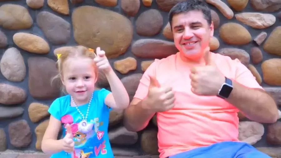 برنامه کودک جدید ناستیا و بابایی | ناستیا و بابا و بازی در پارک! ️