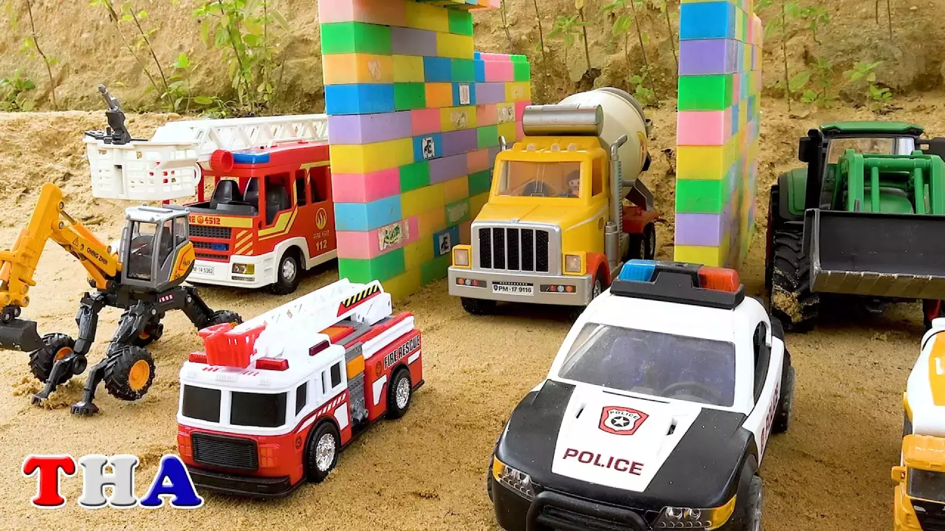 اسباب بازی ماشین ، تراکتور، ماشین های پلیس، کامیون های آتش نشانی