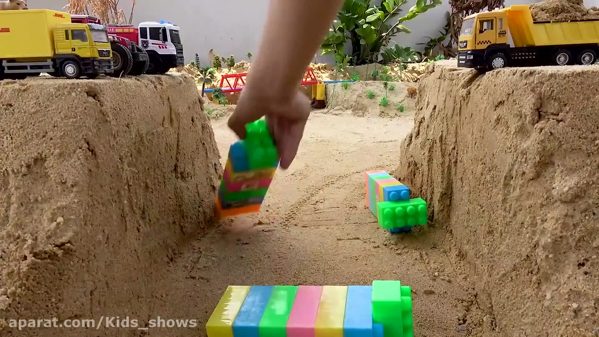 ماشین اسباب بازی - تراکتور بیل مکانیکی جرثقیل - ماشین بازی - ساخت پل ماشینی