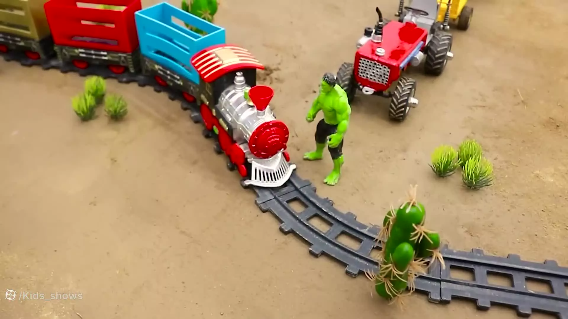 ماشین بازی قطار تراکتور هالک اسباب بازی گاو کامیون برنامه کودک کارتون