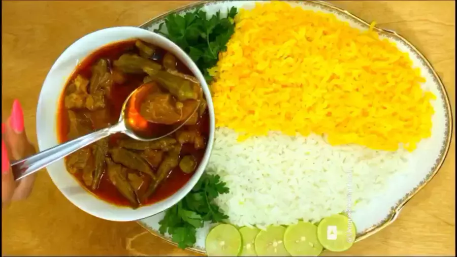 طرز تهیه خورشت بامیه / خورش بامیه / غذای ساده و خوشمزه / آشپزی با هلن غذای آسان