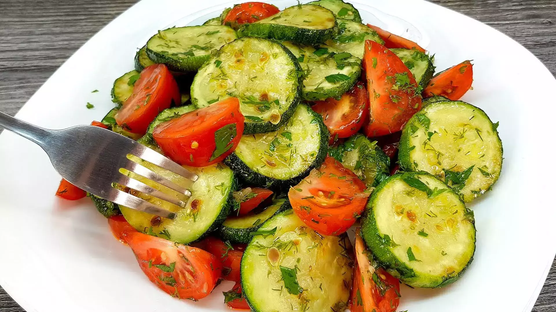 غذای ساحلی با کدو سبز و گوجه ؛ آشپزی ساده و آسان