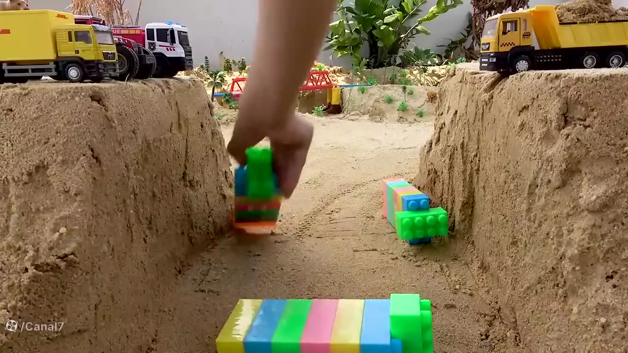 داستان ماشین اسباب بازی - تراکتور، بیل مکانیکی، جرثقیل، کامیون شن بازی