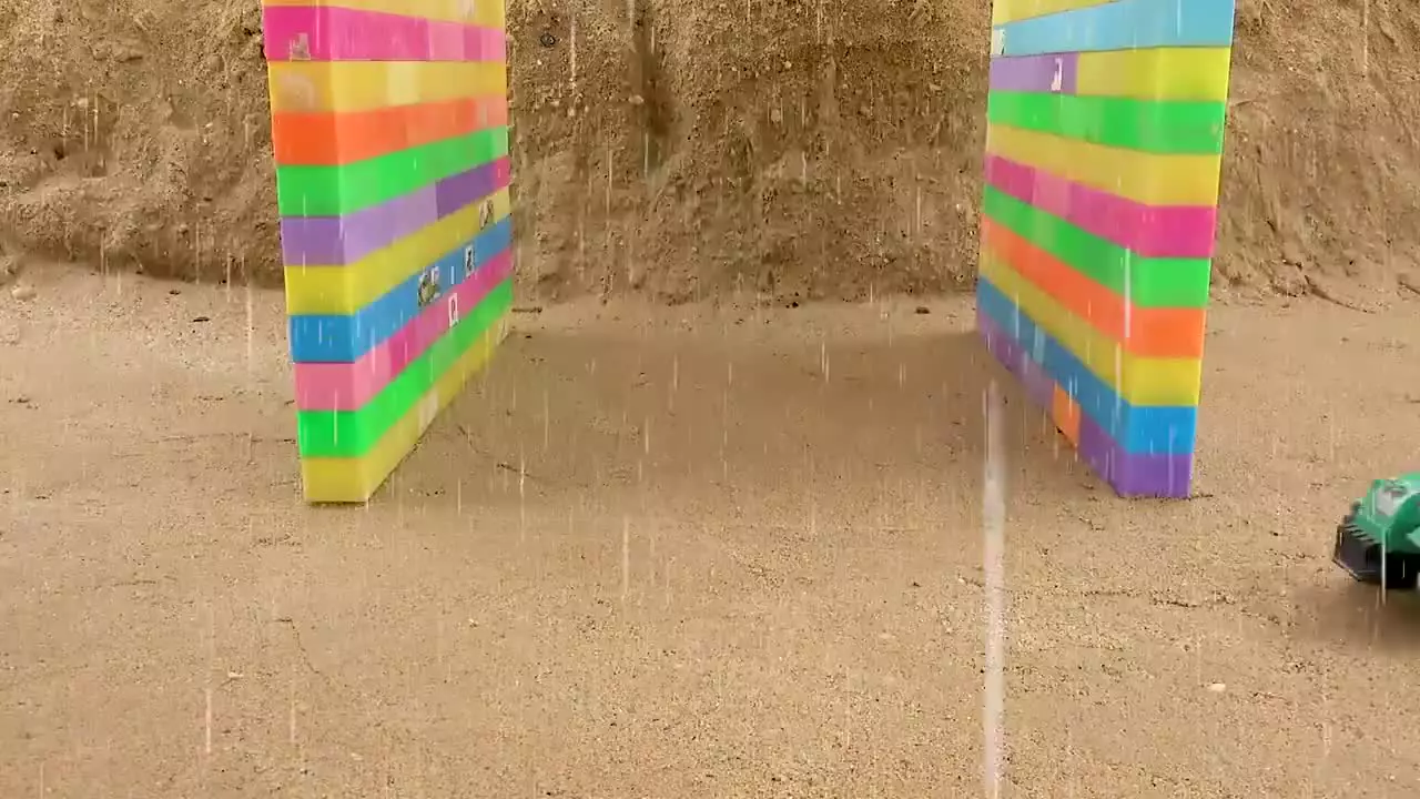 ماشین اسباب بازی / تراکتور و بیل مکانیکی ماشین های غول پیکر را متحول می کنند