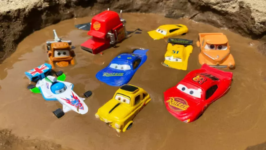 بازی با ماشین اسباب بازی مک کویین/ ماشین‌های مسابقه / قسمت 78