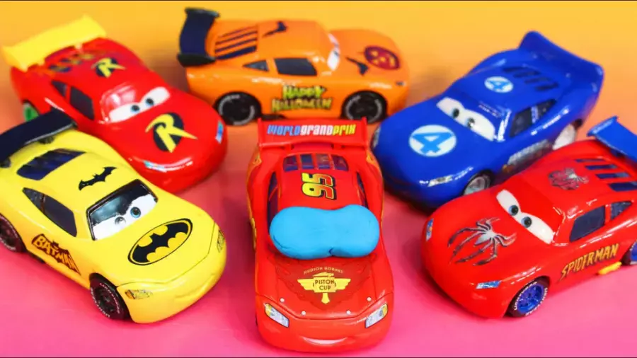 بازی با ماشین اسباب بازی مک کویین/ عروسک بتمن و مرد عنکبوتی