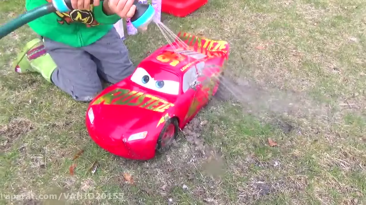 ماشین بازی و سرگرمی کودک با ماشین اسباب بازی مک کویین - کارواش