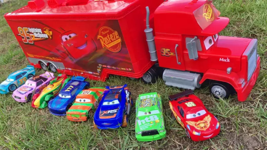 بازی با ماشین اسباب بازی مک کویین/ ماشین های مسابقه و کامیون