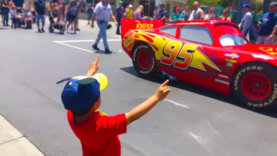 ماشین اسباب بازی مک کویین در دنیای واقعی - ماشین بازی بچه ها