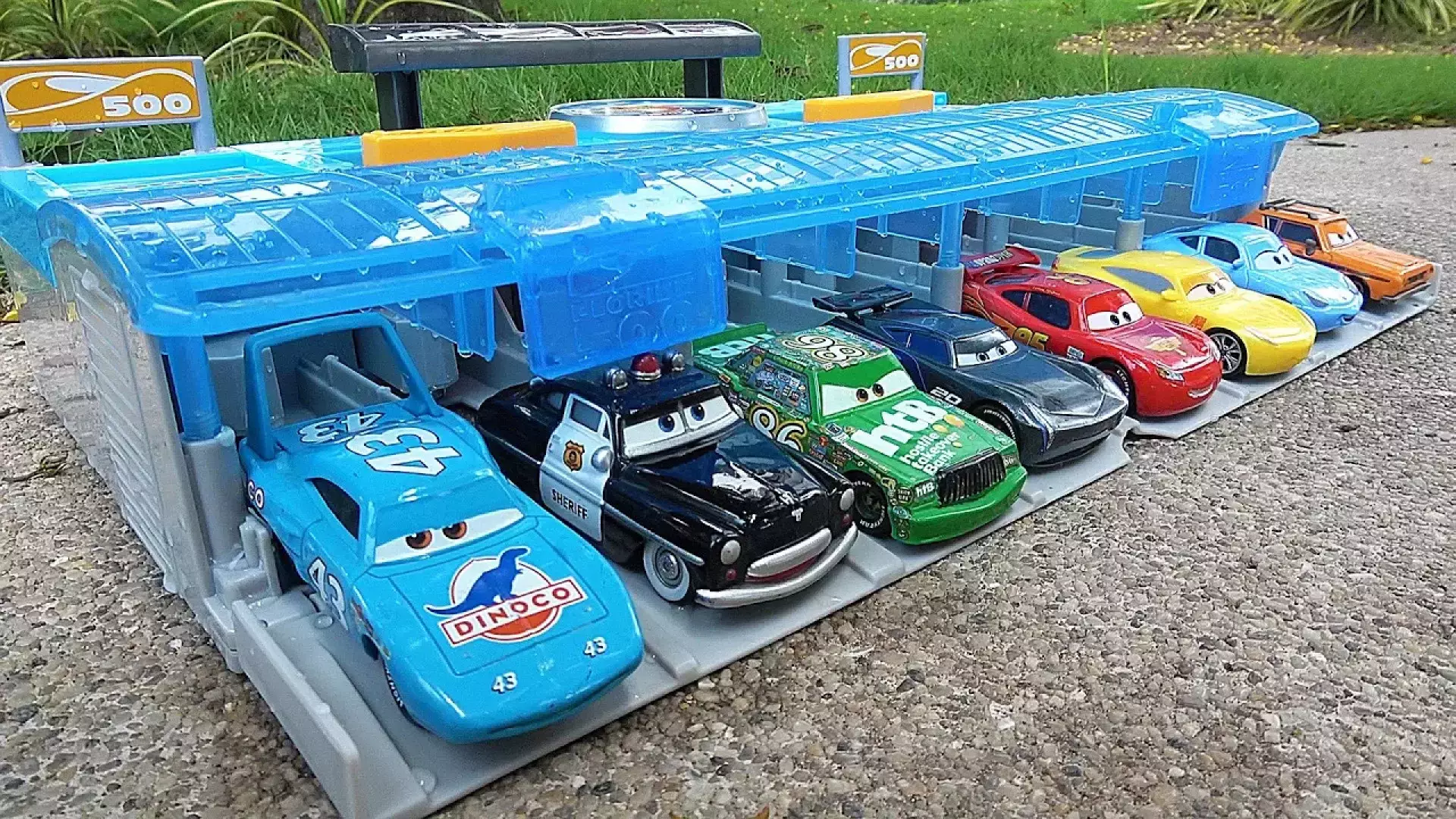 ماشین اسباب بازی :: مک کویین :: مسابقه ماشین های دیزنی:: ماشین بازی