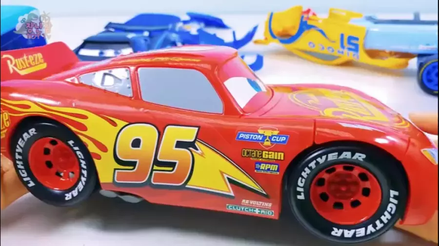 ماشین های اسباب بازی مک کوئین-  تعمیر ماشین اسباب بازی