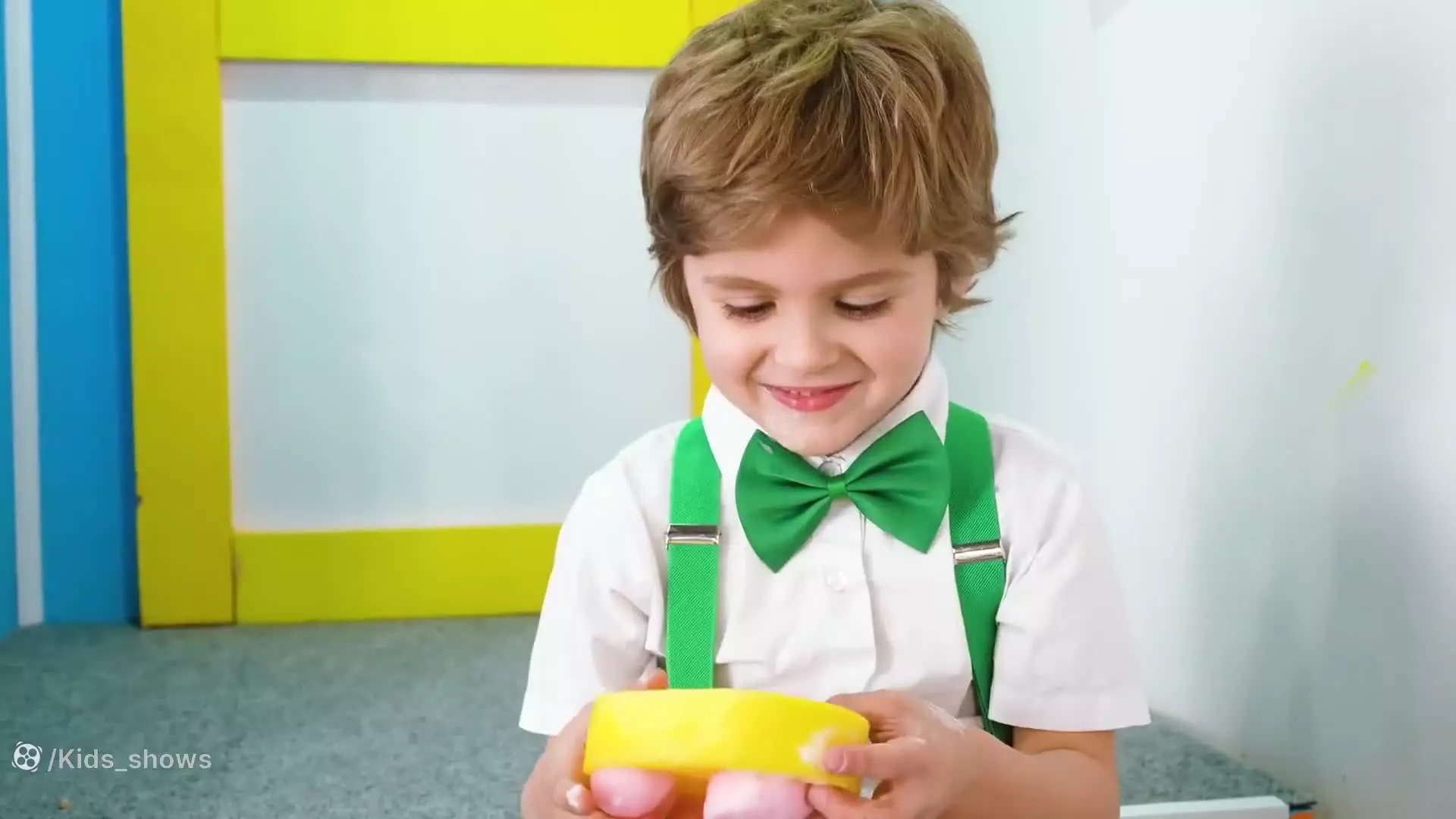 آموزش بازی با اسباب‌بازی‌ها در کارتون ایواشو | ابرقهرمان بازی ویژه کودک