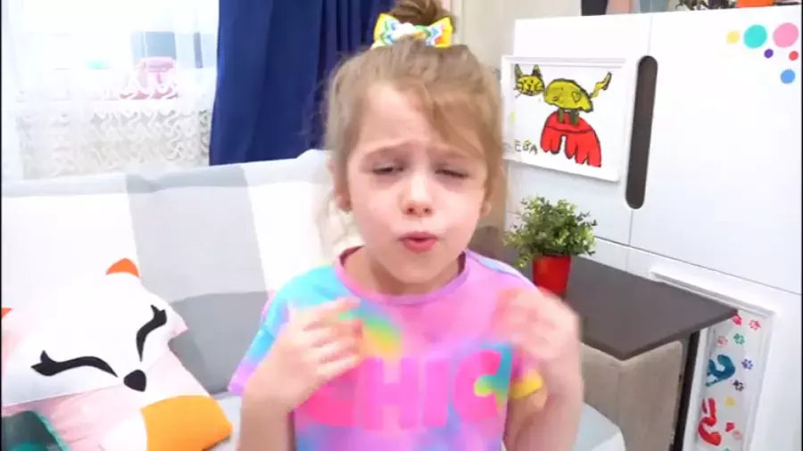 چالش خوراکی های خوشمزه رنگی ایوا و مامان | برنامه کودک ایواشو طولانی