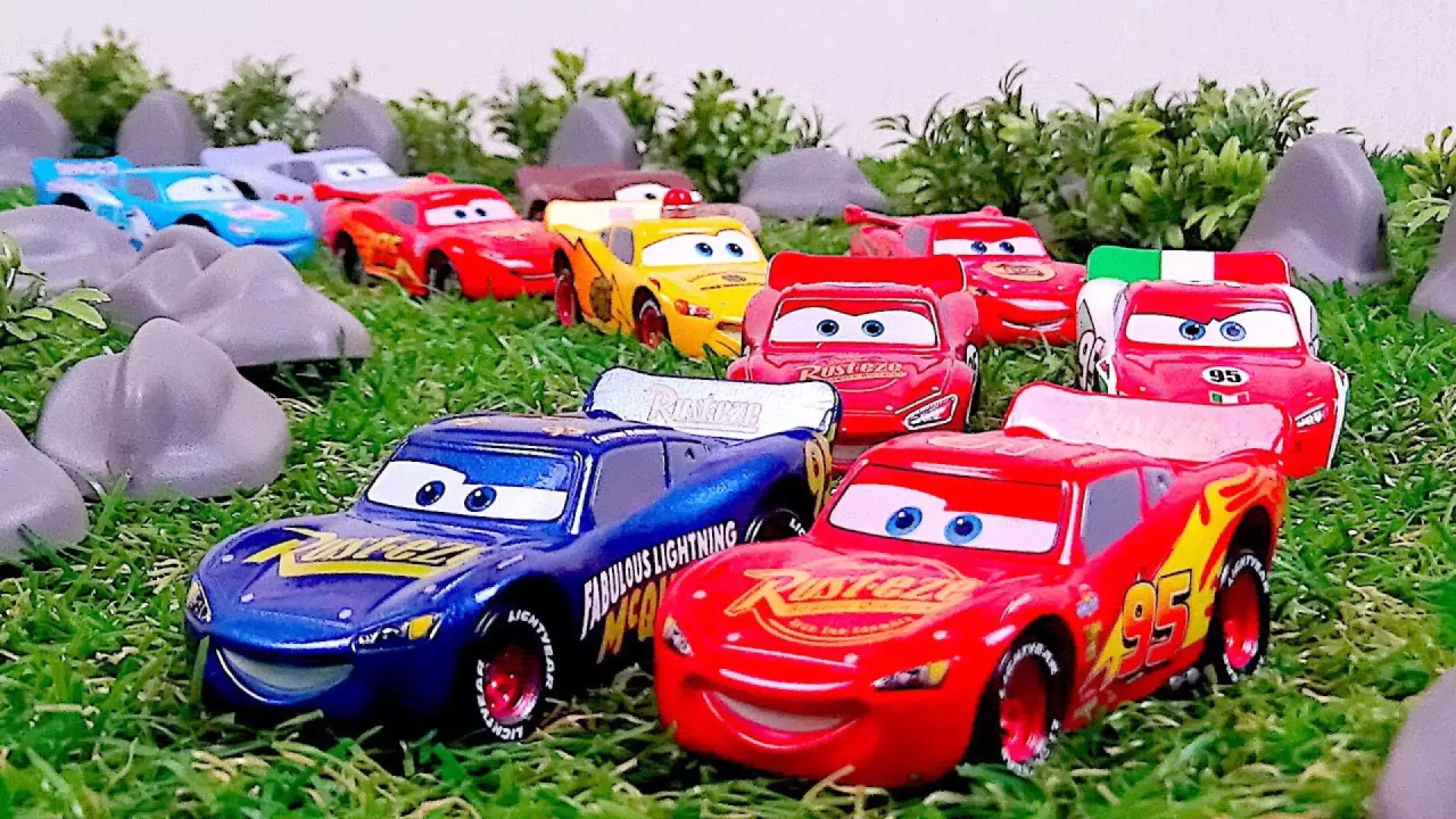 ماشین بازی کودکانه - مسابقه 10 ماشین اسباب بازی مک‌ کویین