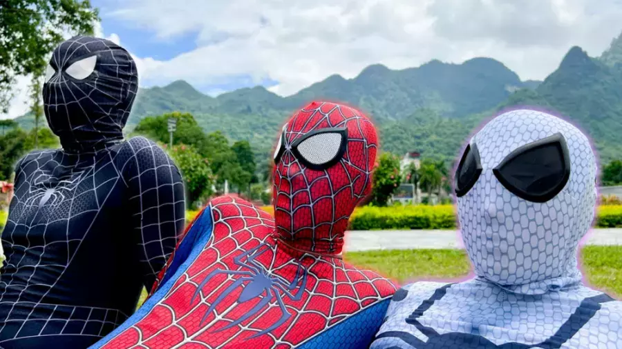 کارتون مرد عنکبوتی در پیک نیک و ماشین‌های رنگی | مناسب کودک