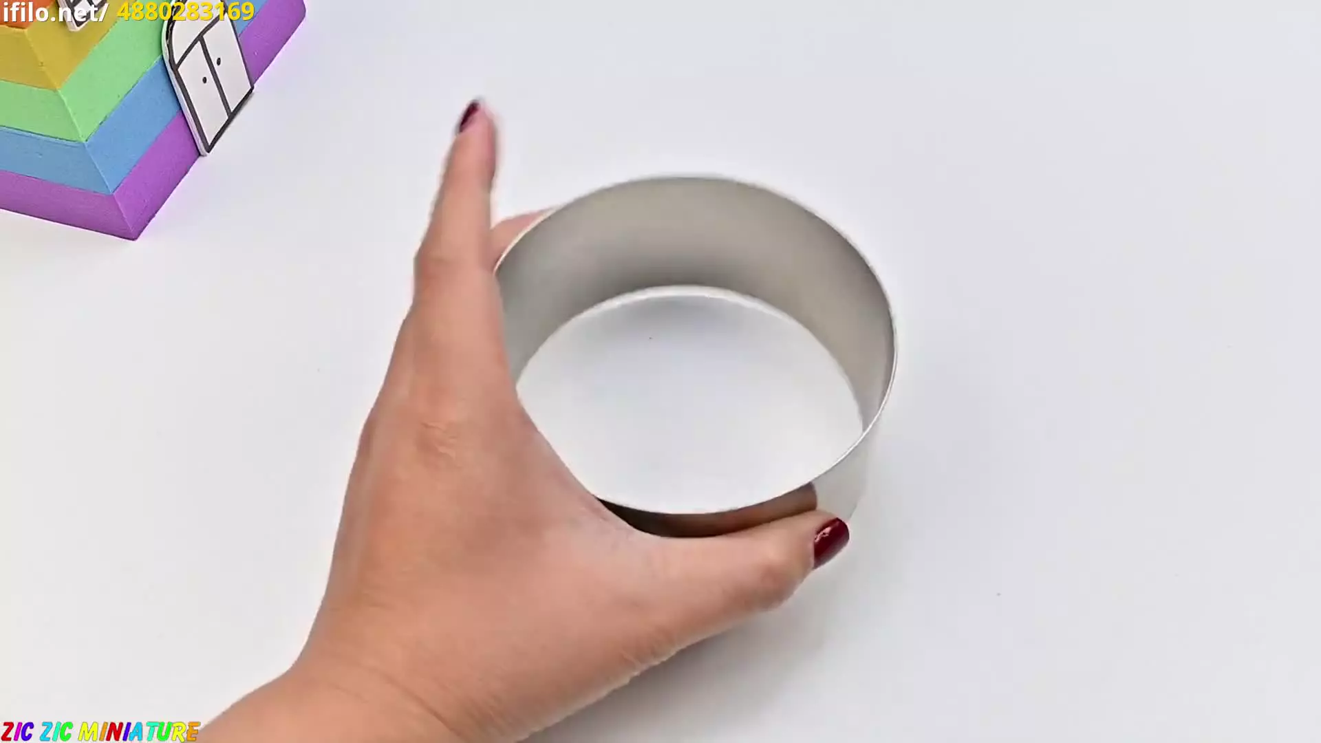 بازی کودک با شن جادویی رنگی | تقویت خلاقیت