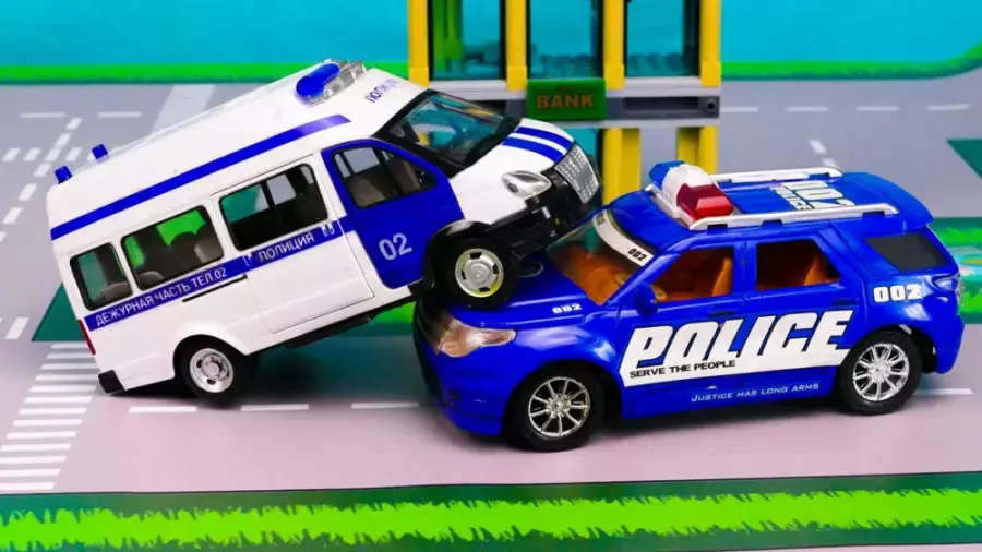 برنامه کودک اسباب بازی ، ماشین پلیس در حال تعقیب کامیون ، سرگرمی کودک