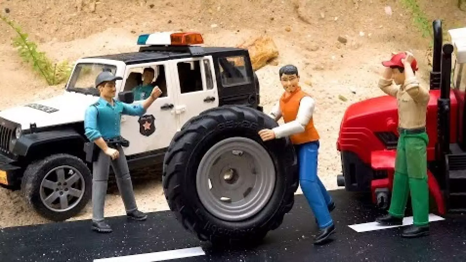 ماشین بازی/اسباب بازی/کودکانه/برنامه کودک/ماشین پلیس در حال گرفتن دزدها