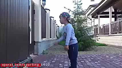 برنامه کودک ماشین بازی با پسر کوچولو - کمک پلیس به تریلی پنچر شده