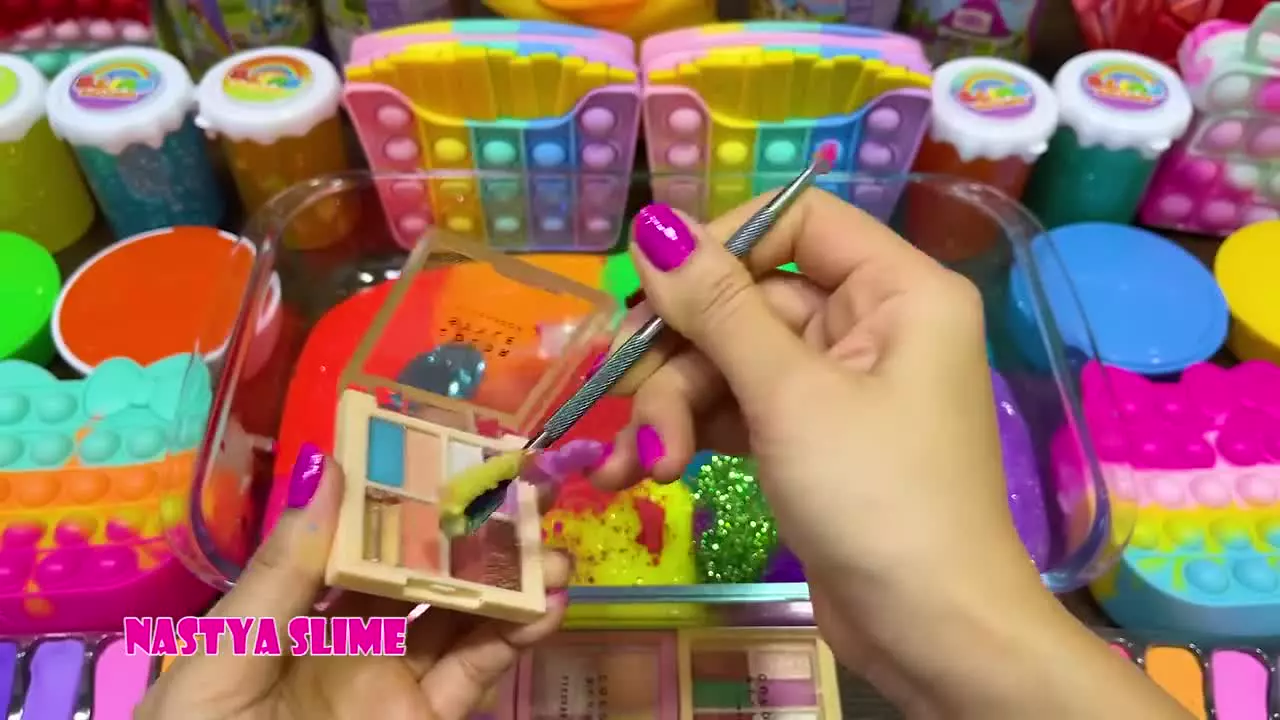 مخلوط کردن اسلایم های رنگارنگ / آموزش ساخت اسلایم کیوت / بازی با اسلایم
