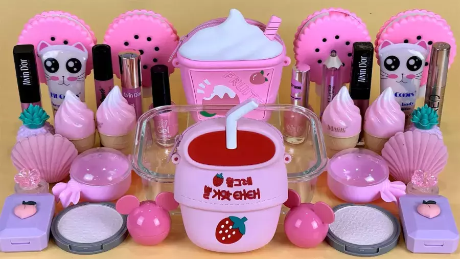 مخلوط کردن اسلایم صورتی کاراملی/آموزش ساخت اسلایم/اسلایم بازی جدید