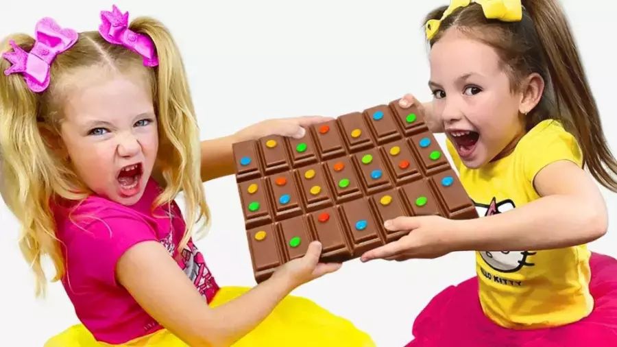 برنامه کودک ساشا و آنیتا | داستان مسابقه خنده دار در خانه