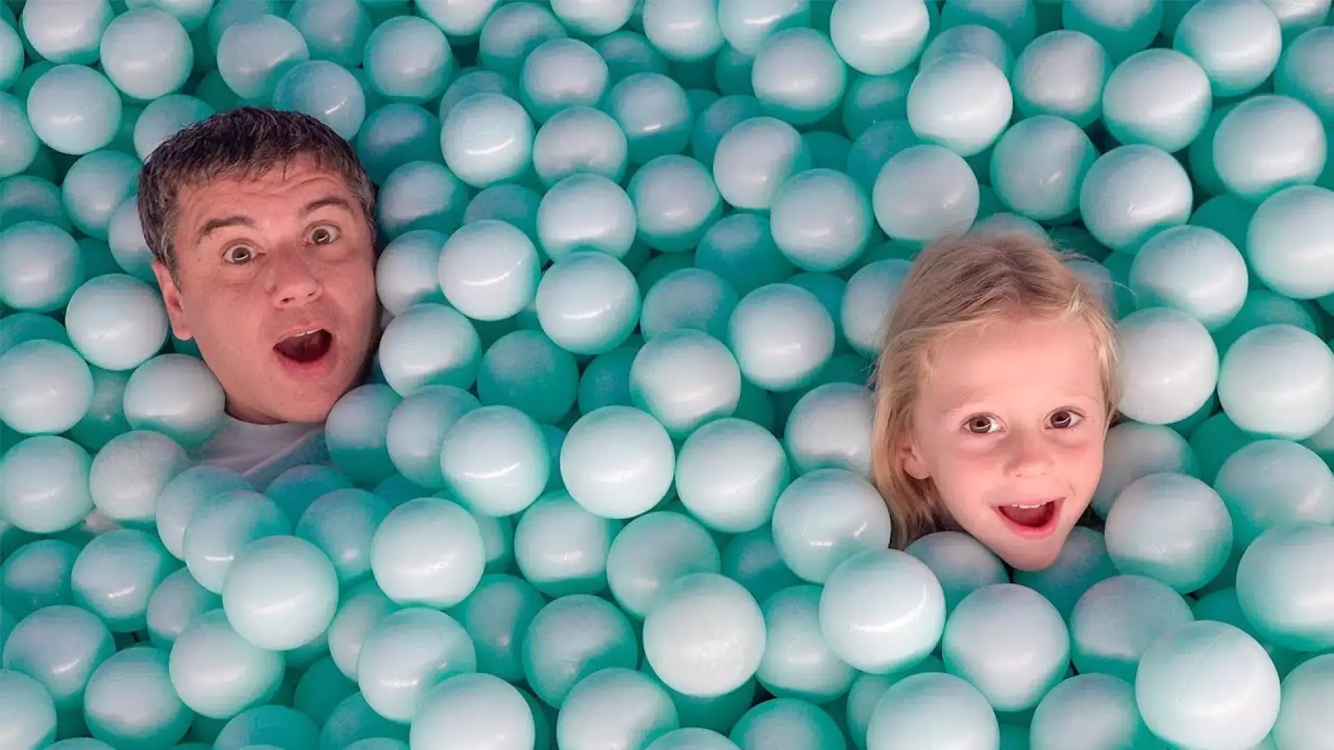 برنامه کودک جدید ناستیا و بابایی | ناستیا و بابا در موزه بزرگ اسباب بازی! ️