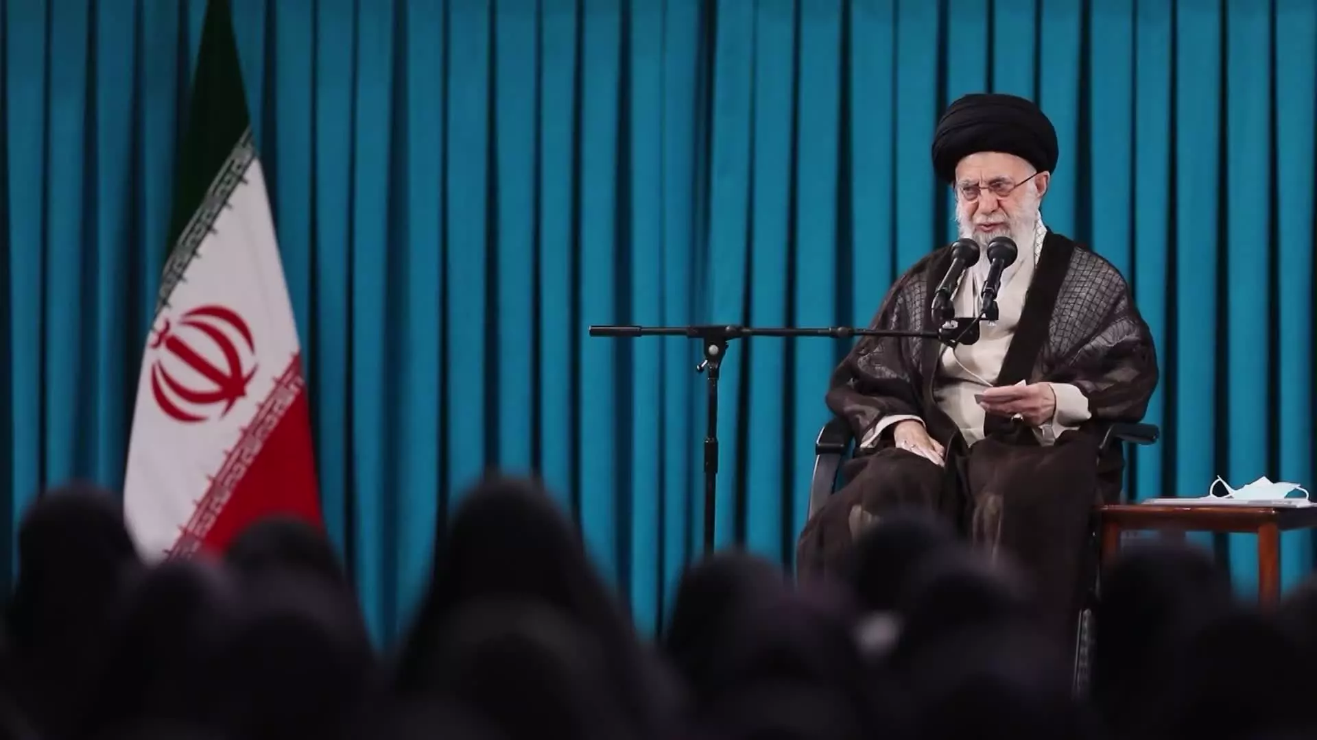 تاریخچه ۱۳ آبان؛ روز دانش‌آموز، روز مبارزه با استکبار جهانی از زبان رهبر انقلاب