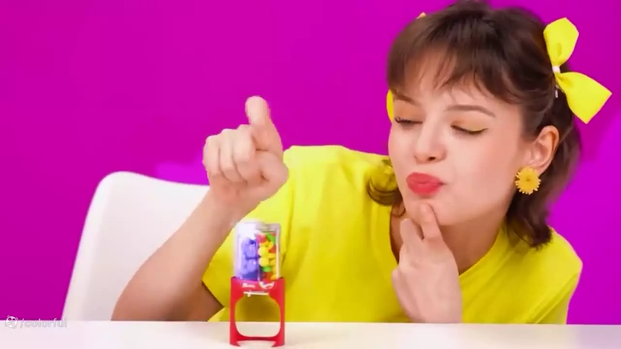 چالش غذاخوری دونا طولانی: خوردن تنقلات، غذاهای بزرگ و خنده‌ و شوخی