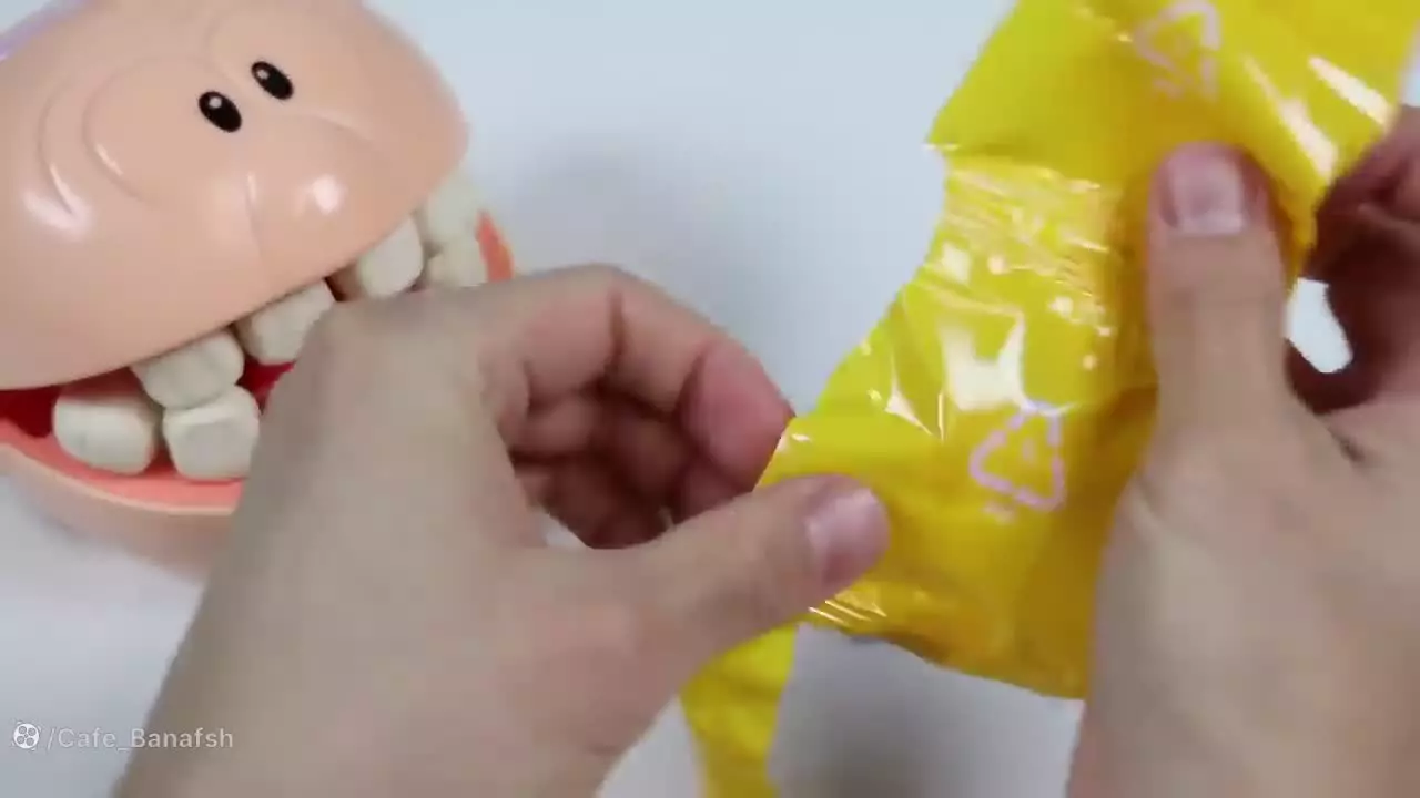 خمیر بازی خنده دار - غذا دادن به مستر خمیری - تفریح و سرگرمی