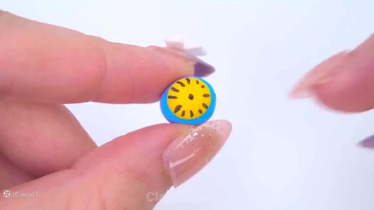 خمیربازی کودکانه ؛ ساخت خانه مینیاتوری و صورتی هلو کیتی