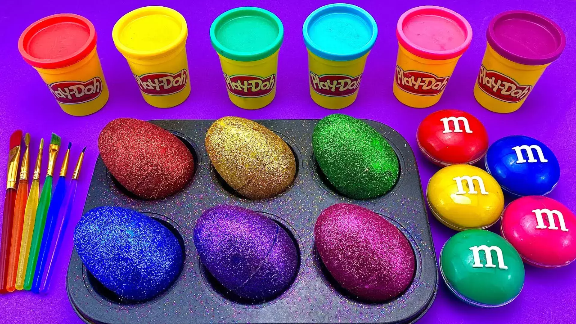 خمیربازی کودکانه / مخلوط کردن آب نبات رنگین کمان در وان حمام جادویی