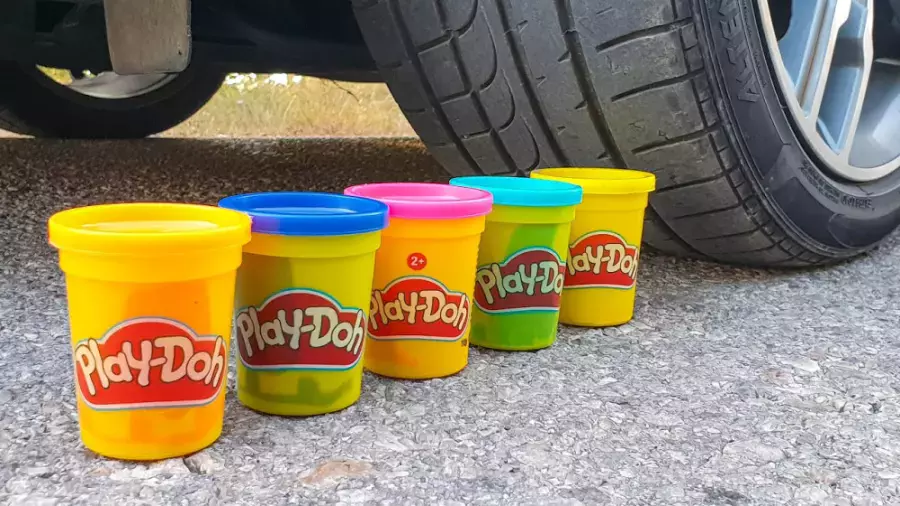 پرس کردن خمیر بازی رنگارنگ / آزمایش جالب / خرد کردن چیز های ترد