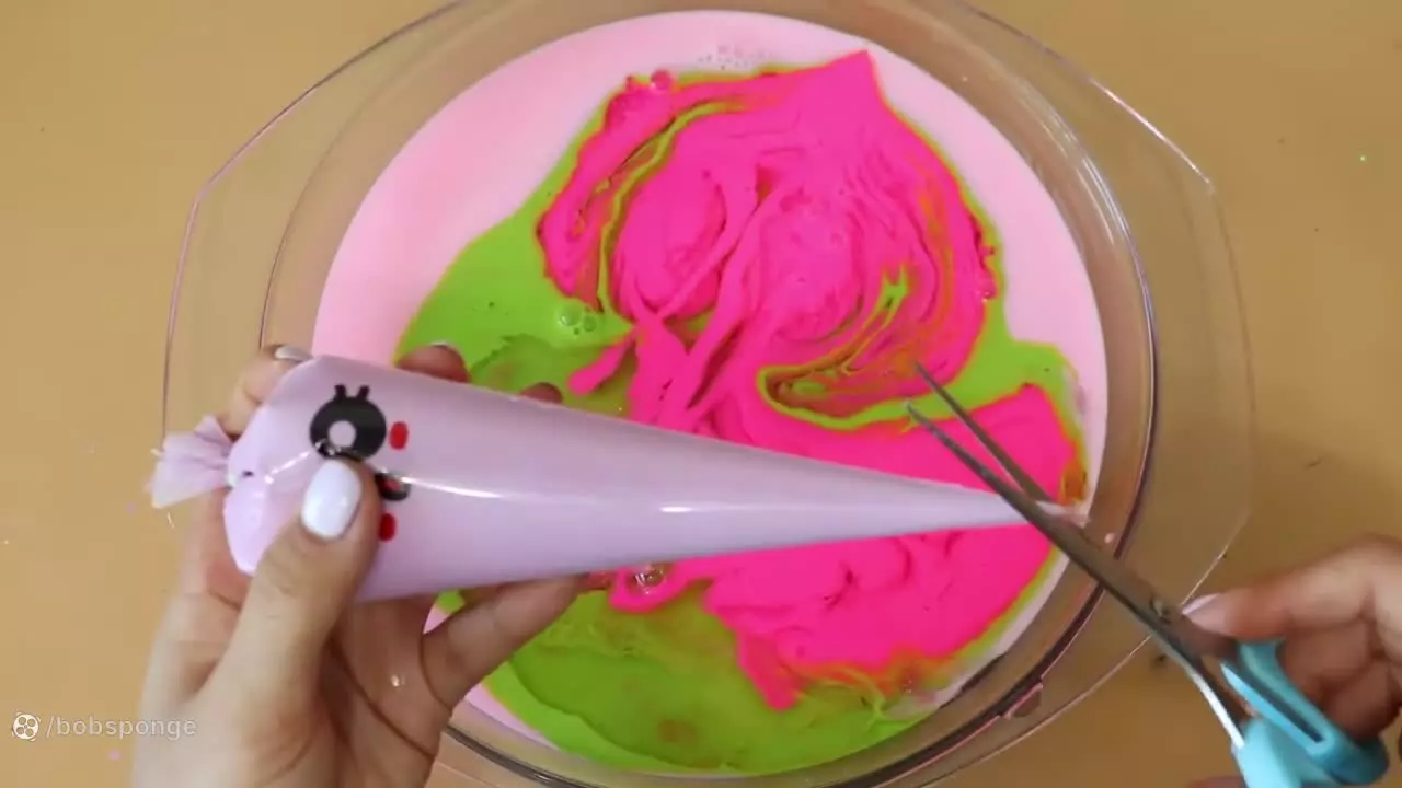 خمیر بازی کودکانه، ساخت خمیر رنگارنگ، خمیر رنگی ، کودک سرگرمی اسلایم