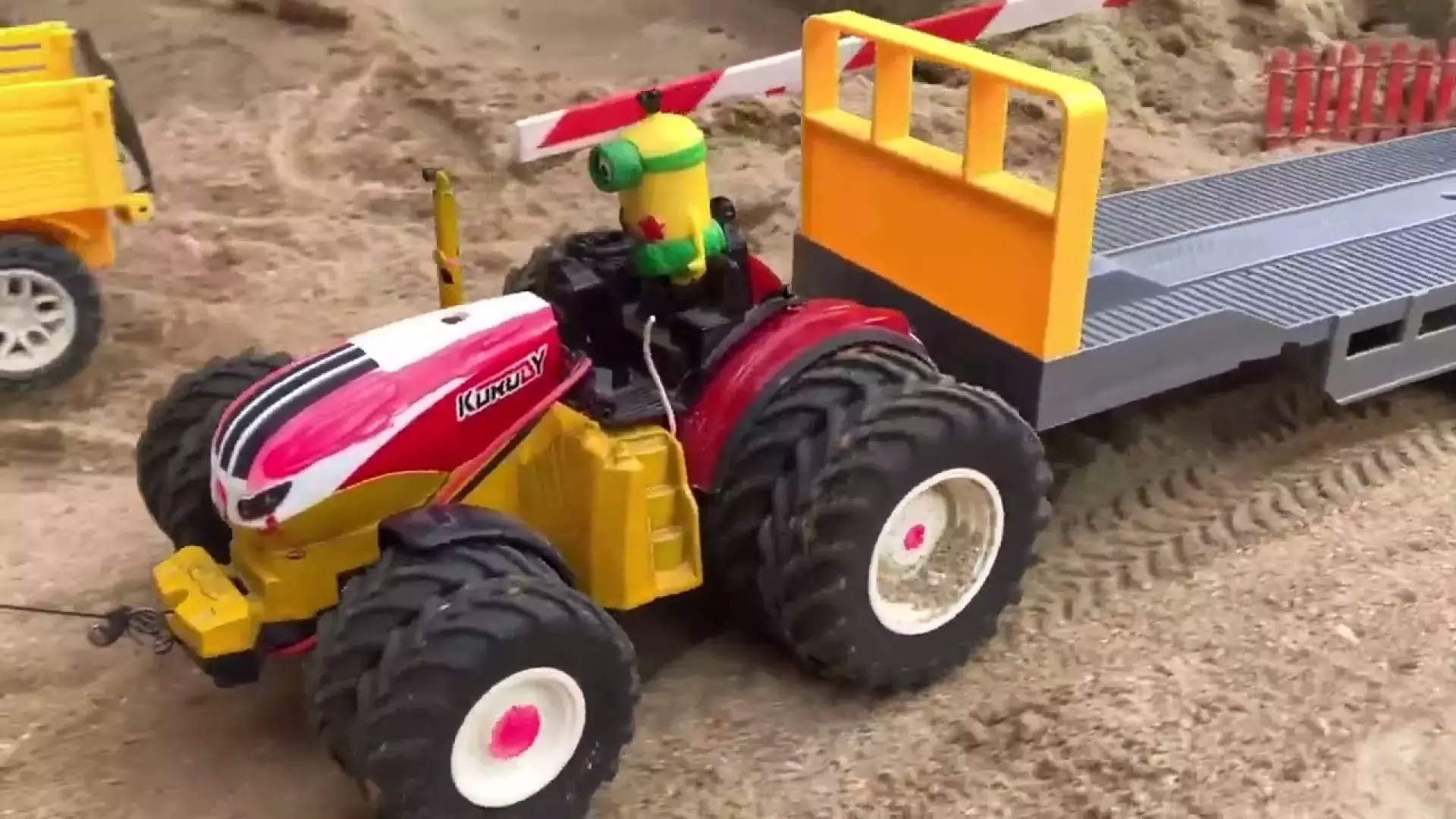 بیل مکانیکی اسباب بازی ، ماشین های پلیس بازی ، بولدوزر داستان خنده دار