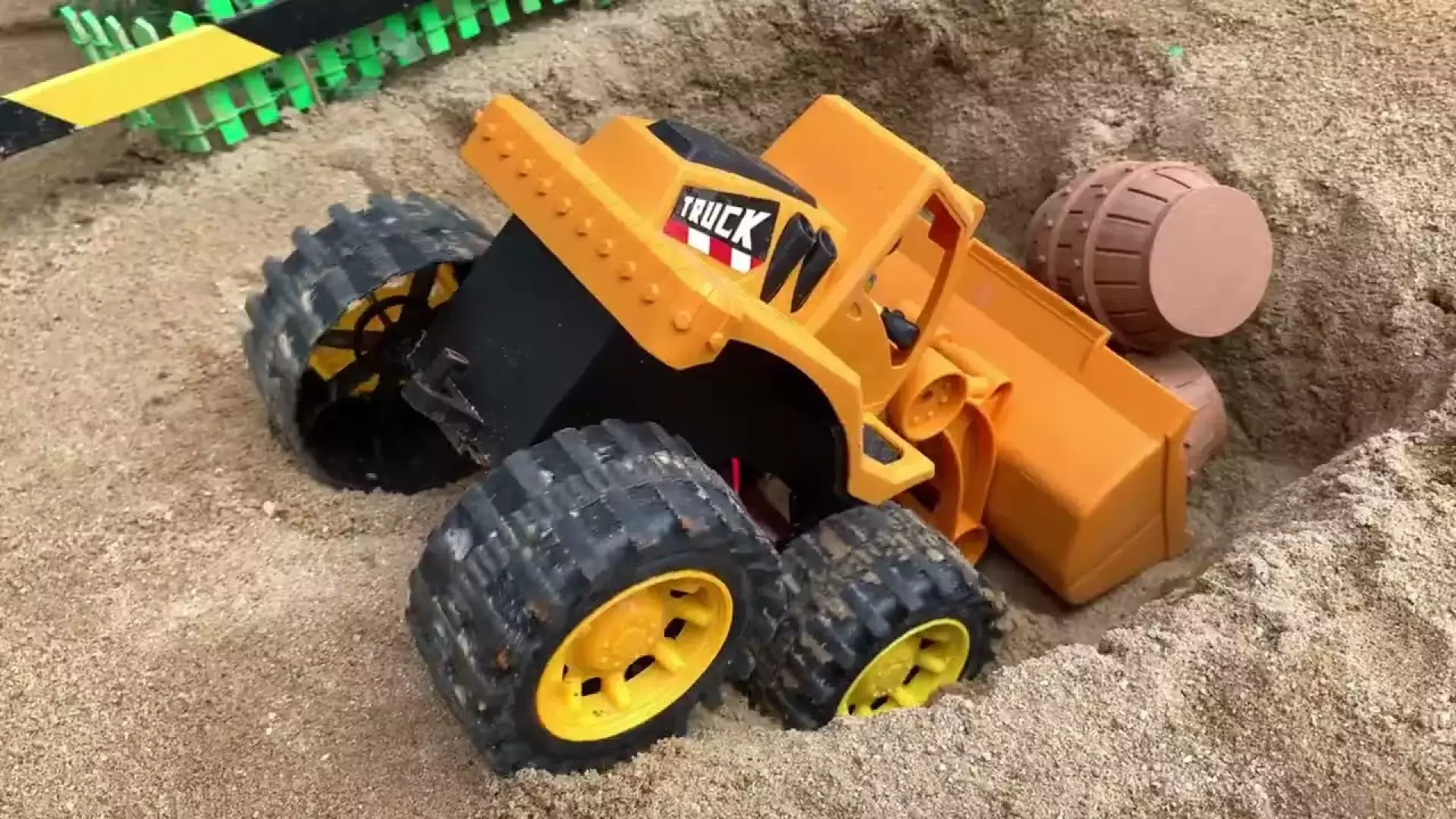 داستان ماشین اسباب بازی - ماشین های ساختمانی، بولدوزر، نجات بیل مکانیکی