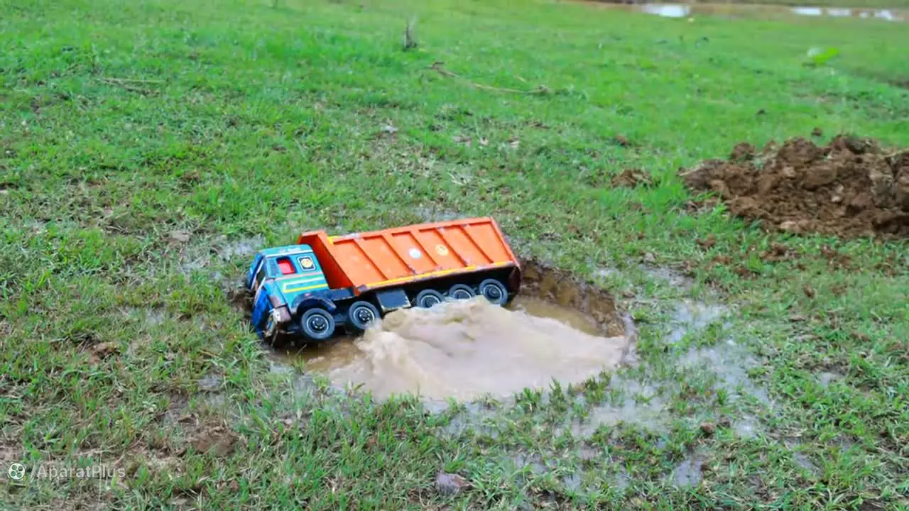 بیل مکانیکی اسباب بازی ، ماشین های پلیس بازی ، بولدوزر داستان های خنده دار