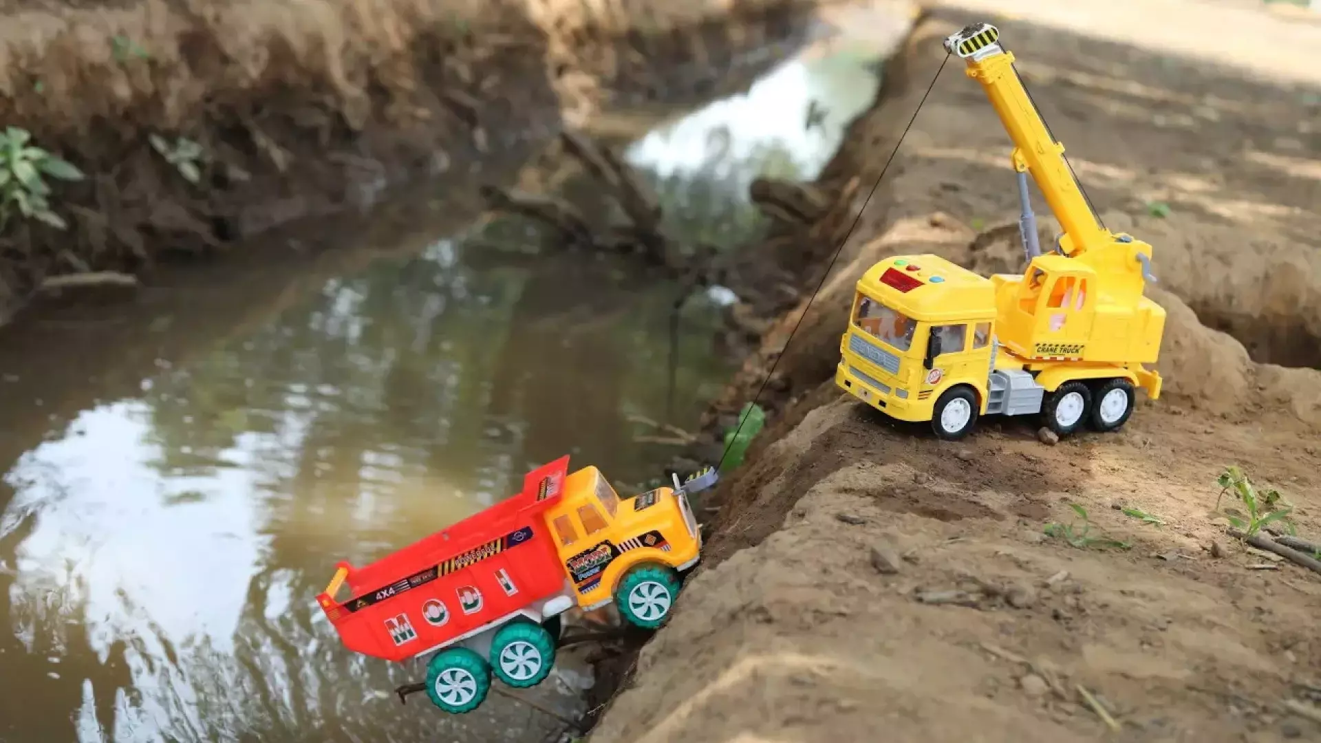 بیل مکانیکی اسباب بازی ، ماشین های پلیس بازی ، بولدوزر داستان های خنده دار