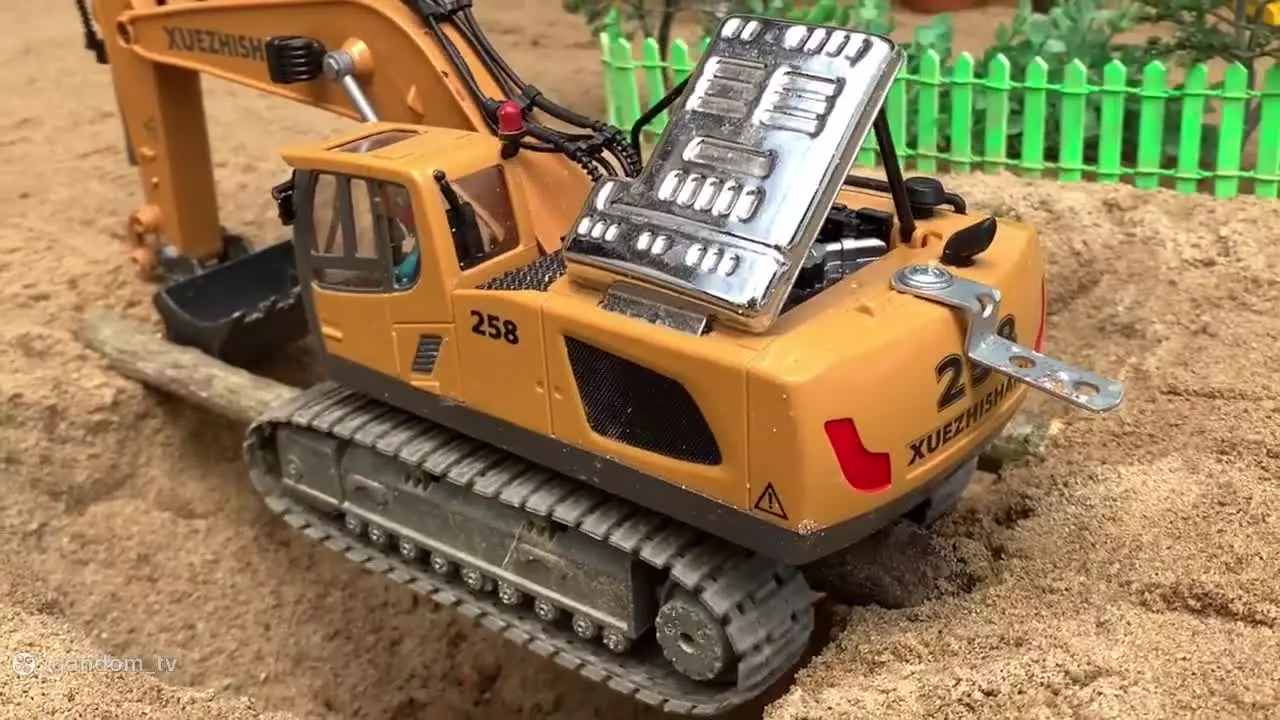 ماشین بازی جدید، کارتون ماشین های اسباب بازی، بولدوزر گیر کرده در گودال!