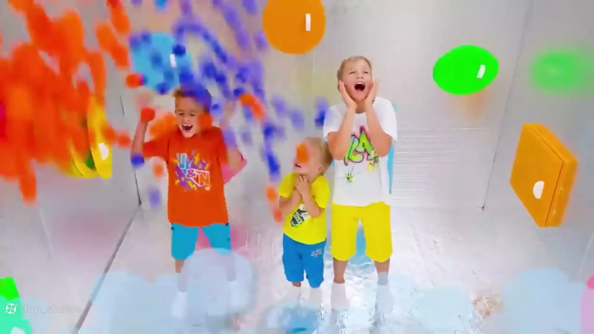 ولاد نیکی-ولاد نیکیتا-برنامه کودک ولاد و نیکی-ولاد شو-ولاد و دنیای شن رنگی