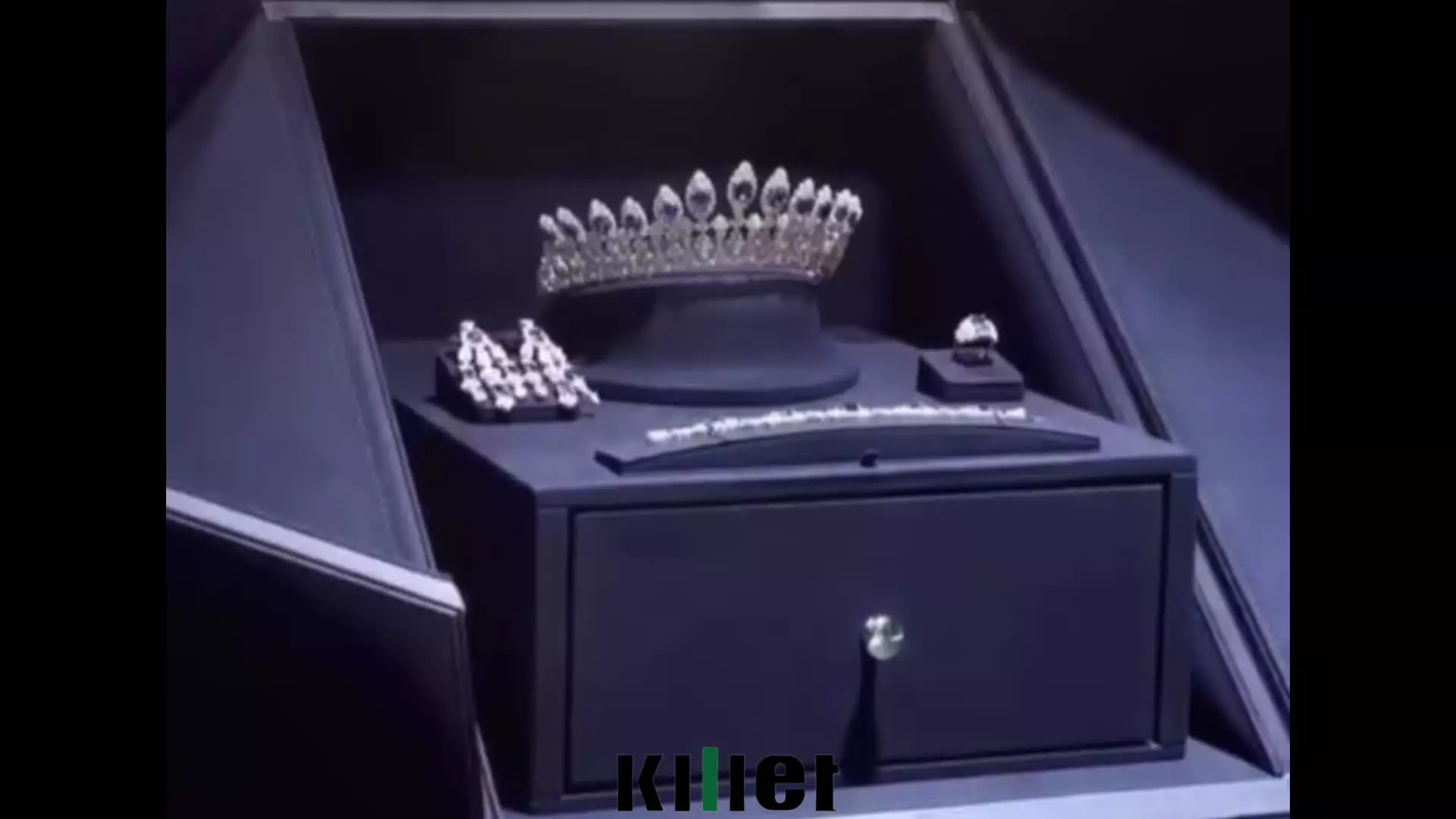 هاردباکس بزرگ تاج | جعبه‌ای برای خاص‌ترین طلاها