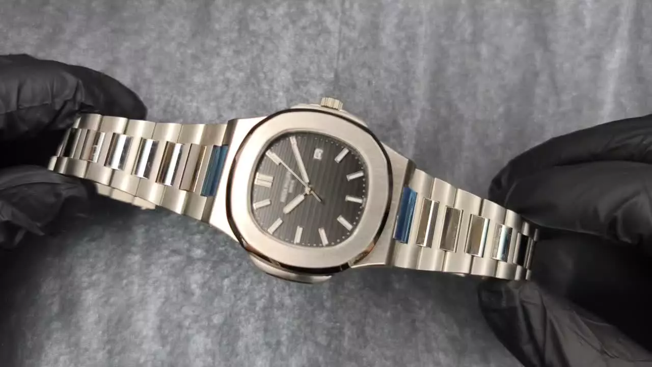 ساعت مردانه پتک فیلیپ ناتیلوس لوکس آویز